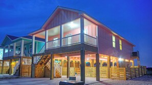 Interior - Sleeps 21, 2 Homes Private Pool, Patio Lounge w/ Fire Pit, Bar, TV, & Games (Port Aransas)