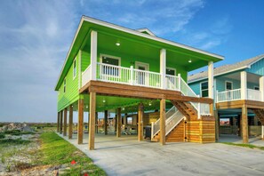 Interior - Sleeps 21, 2 Homes Private Pool, Patio Lounge w/ Fire Pit, Bar, TV, & Games (Port Aransas)