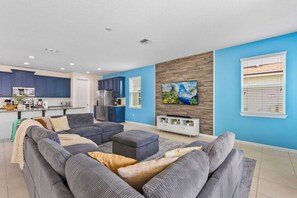 Interior - Minutes to Disney Parks + Universal Sleeps 21 w/ Pool, Hot Tub, Game Room (Kissimmee)