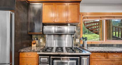 Creekside Lodge | Hot Tub | Ski-Out | Pool Table