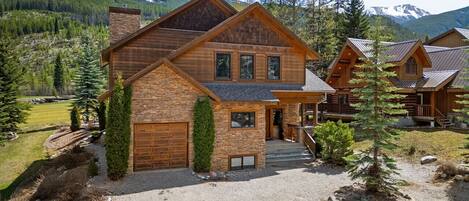 المنشأة من الخارج