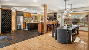 Dining - Creekside Lodge | Hot Tub | Ski-Out | Pool Table (Panorama)