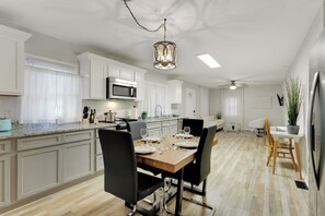 Mikrovågsugn, ugn, spishäll och diskmaskin