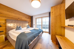 4 عدّة غرف نوم وملاءات أسرّة