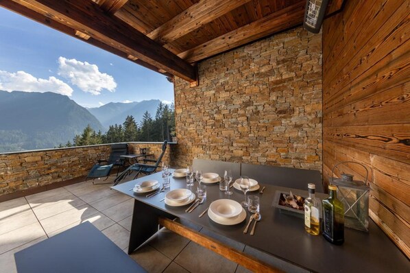 Outdoor dining - Chalet in Neukirchen Near Ski Arena Wildkogel (Neukirchen am Grossvenediger)