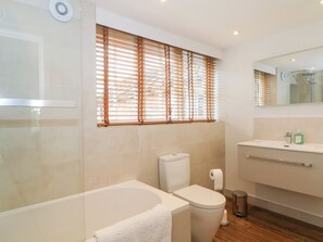 Cottage | Bathroom | Shower - Higher Park Farm (Macclesfield)