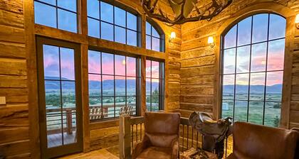 Rustic Luxury Barn Retreat in Pray, Montana – Family & Pet Friendly