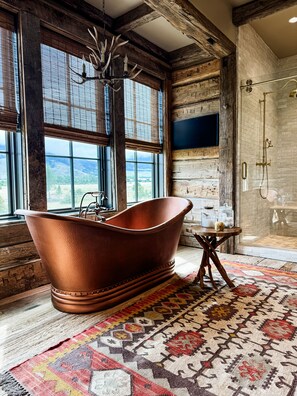 Shower, hair dryer, towels, soap - Rustic Luxury Barn Retreat in Pray, Montana – Family & Pet Friendly (Livingston)