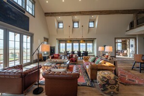 Smart-TV, peis, videospill og bøker