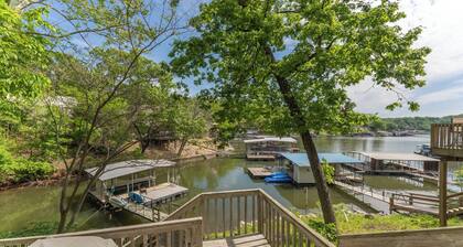 Family-Friendly Lakefront Home | 5 Bedrooms | Dock, Wi-Fi, Smart TVs, Grill