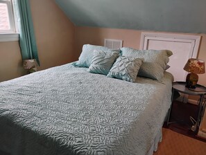 1 bedroom, desk, free WiFi, bed sheets