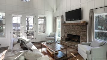 Family House, Lake View | Living area