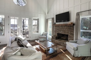 Family House, Lake View | Living area