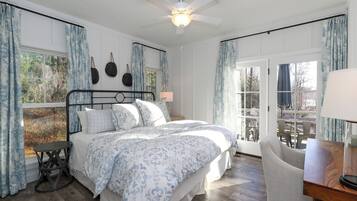 Family House, Lake View | Premium bedding, memory foam beds, travel crib, free WiFi