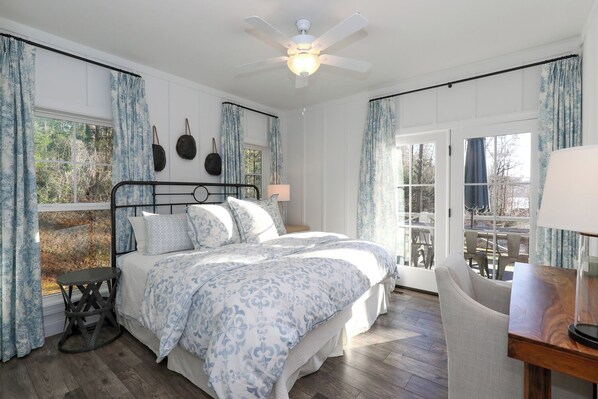 Premium bedding, memory-foam beds, travel cot, free WiFi - Scenic 4BR 2BA Lake Burton Home (Tiger)