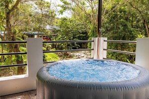 Outdoor spa tub - Sabana River Villa Las Paylas (Bo Sabana Sec The Widows)