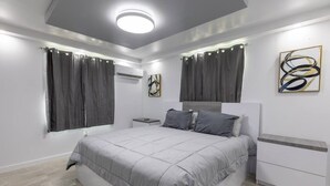 3 slaapkamers, een strijkplank/strijkijzer, wifi, beddengoed