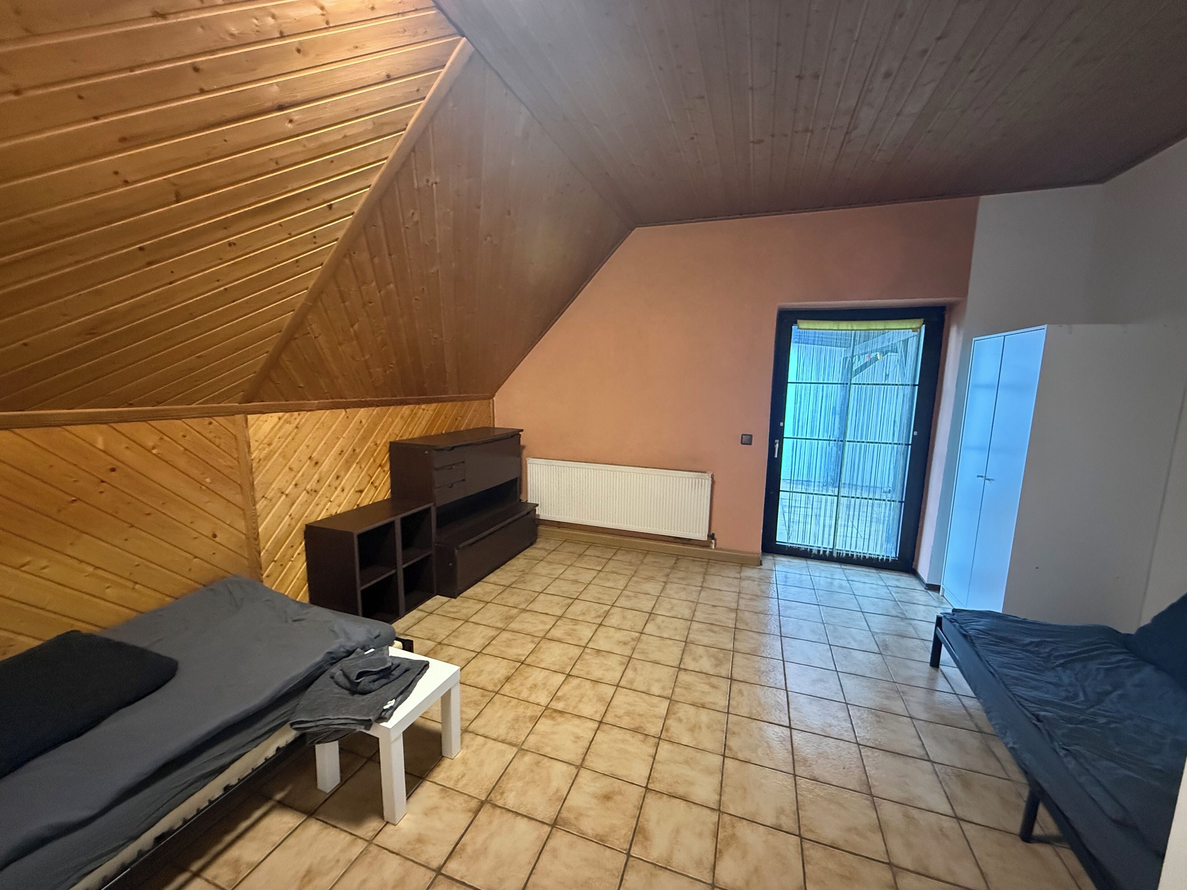 8 sovrum, skrivbord, resesäng och gratis wi-fi