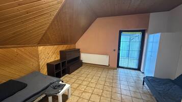 8 sovrum, skrivbord, resesäng och gratis wi-fi