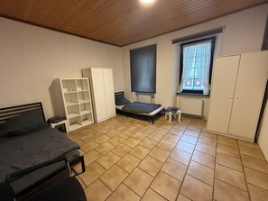 8 bedrooms, desk, travel cot, free WiFi