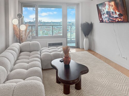 NYC 5th ave Central Park XL apartment with balcony -3 bedroom.