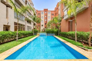 Outdoor pool - Luxury Apartment in Central Marrakech - Pool & Fast Wi-Fi (Marrakesh)
