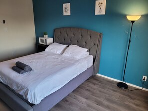 1 bedroom, WiFi, bed sheets - Chic Queen Bed Unit with WiFi, AC in enchanting Beverly Hills (Beverly Hills)