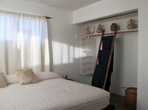 1 slaapkamer, een strijkplank/strijkijzer, wifi