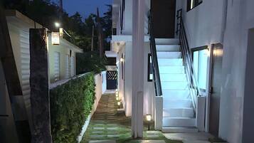 2 bedrooms, individually decorated, individually furnished