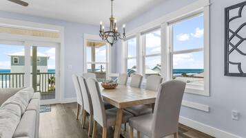 House, 5 Bedrooms, Private Pool, Partial Sea View | In-room dining