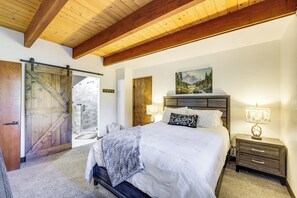 2 bedrooms, iron/ironing board, WiFi, bed sheets - Modern Lake Arrowhead Retreat: 3 Mi to Village (Lake Arrowhead)