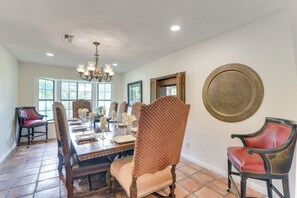 Dining - 2 Mi to Dtwn: Spacious Angleton Home w/ Courtyard! (Angleton)