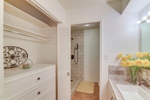 Hair dryer, towels - 2 Mi to Dtwn: Spacious Angleton Home w/ Courtyard! (Angleton)