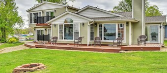 Scenic Views: Spacious Webster Lake House!
