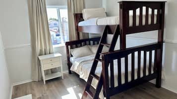 4 Schlafzimmer, Bügeleisen/Bügelbrett, WLAN, Bettwäsche