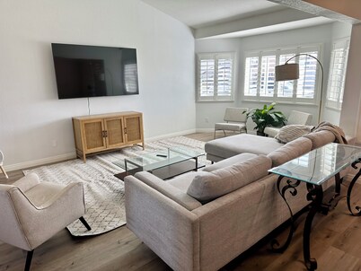 4BR/2.5BA House in Delightful Lancaster with WiFi, AC and Large Yard