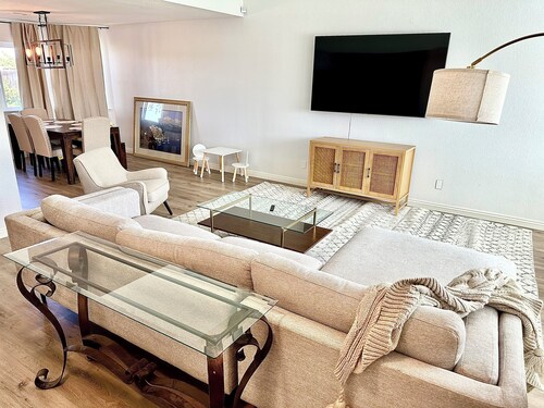 4BR/2.5BA House in Delightful Lancaster with WiFi, AC and Large Yard