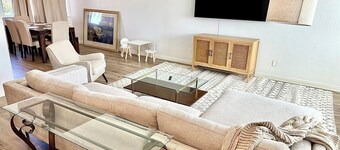 4BR/2.5BA House in Delightful Lancaster with WiFi, AC and Large Yard