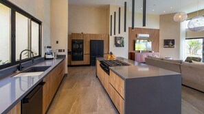 Micro-ondes, four, plaque de cuisson, lave-vaisselle