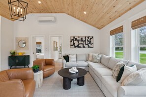 Smart TV - Coastal Maine Retreat ~ 1 Mile to BEACH! Outdoor TV, Firepit, Shower & more! (Kennebunk)