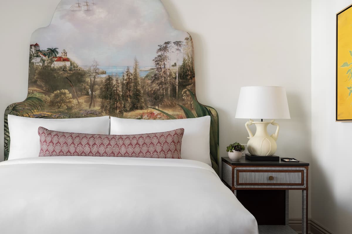 Hypo-allergenic bedding, in-room safe, blackout drapes