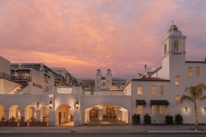 Exterior - La Bahia Hotel and Spa (Santa Cruz)