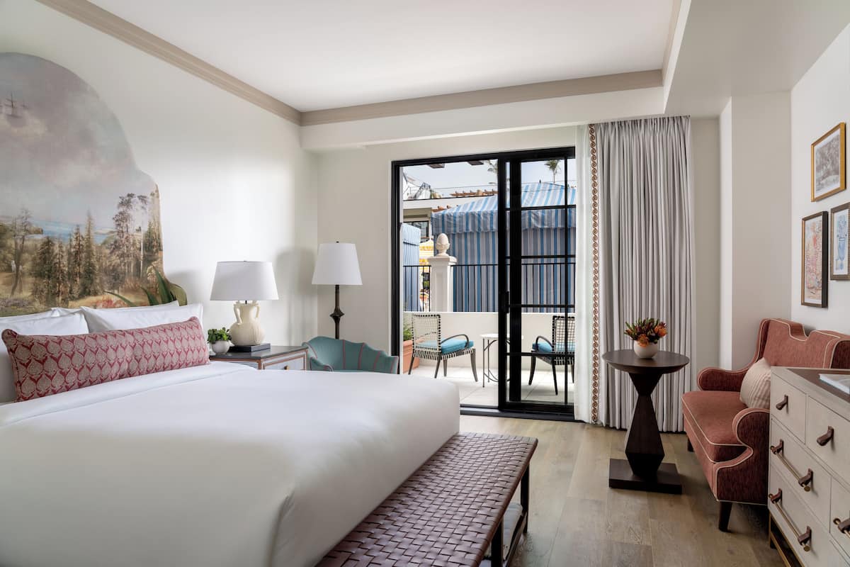 Standard Room, 1 King Bed, Balcony | Hypo-allergenic bedding, in-room safe, blackout curtains