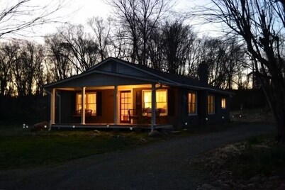 Delightful 2-bedroom Cottage in Hot Springs