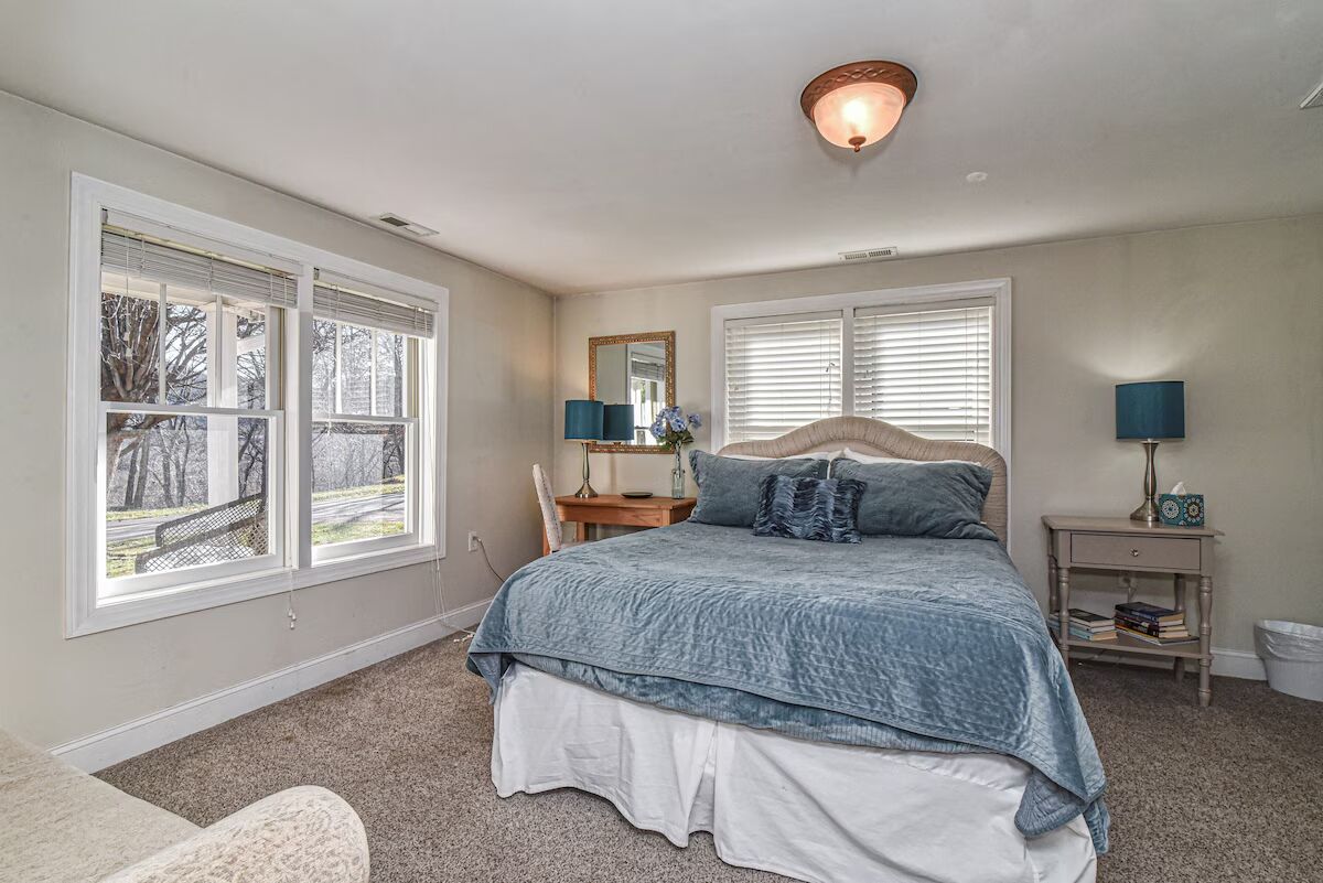 2 多间卧室、熨斗/熨衣板、WiFi、床单