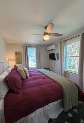 Iron/ironing board, travel cot, free WiFi, bed sheets - Renovated 2b/1b Cottage - 2 mi to Casino (Danville)