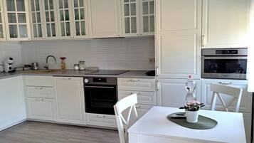 Apartment, 2 Bedrooms, Smoking, Balcony | Interior