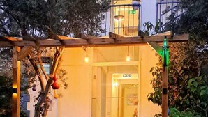 A wooden structure with a bike rack holding three bicycles. - MAKİA OTEL (Marmaris)