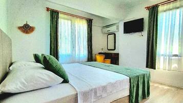 Eenvoudige kamer, uitzicht op tuin | Beddengoed