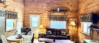 Custom Built Log Cabin/Fully Stocked/1.5 Garage/Sleeps 7/ UTV Route